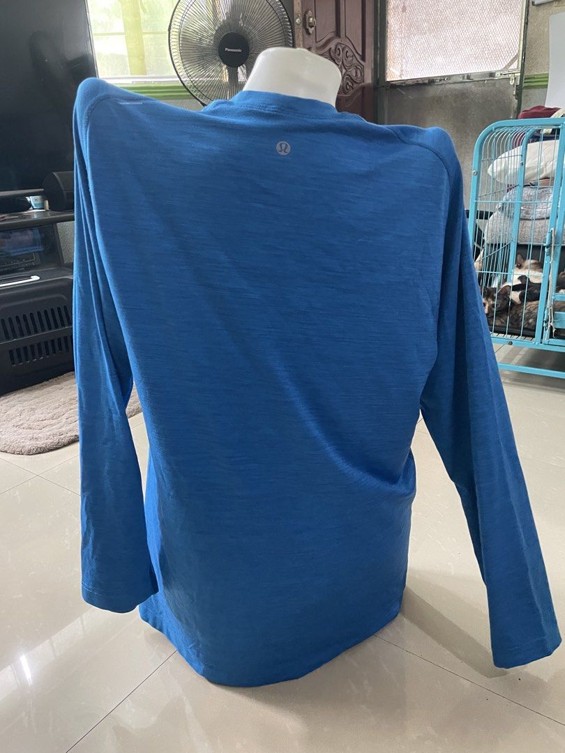 Lululemon metal vent longsleeve shirt (Category: Activewear) located in Rizal. Submitted by allenrion (Listing ID 1459966085, Image 2). Description: Preloved lulu metal vent longsleeved shirt Size: medium Price: 500 pesos Disclaimer: No brand affiliation. All items are thrifted and pre-owned. All trademarks, logos, and copyrights belong to their respective owners..