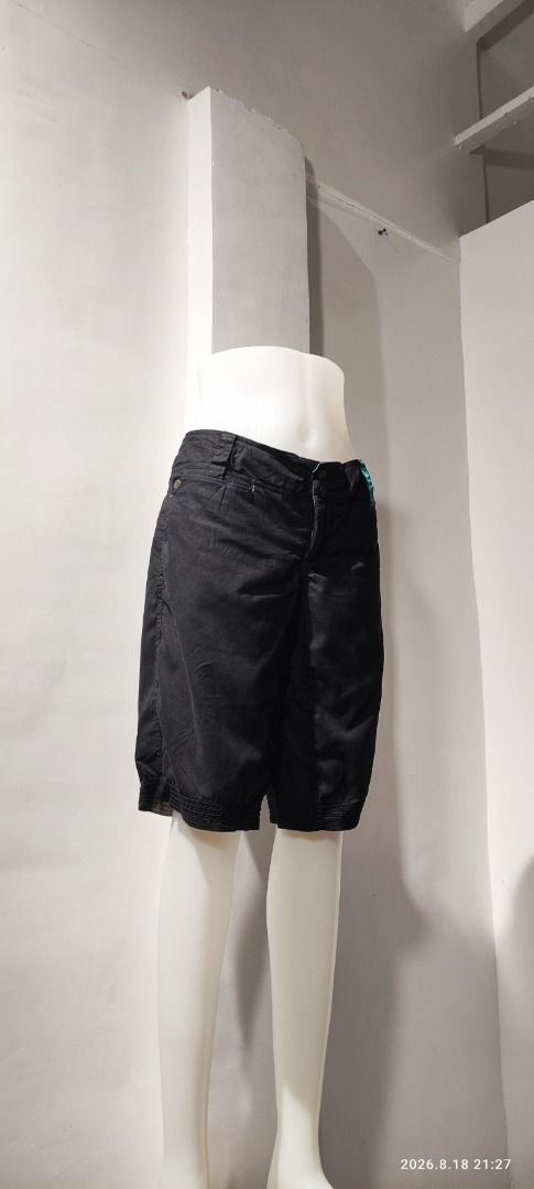 Lululemon (size 10) Linen Shorts (Category: Activewear) located in Calamba. Submitted by lulu.thrift.finds (Listing ID 1459915994, Image 2). Description: Lululemon Size 10 Linen Shorts No discount for single items. Can give a little discount for multiple-item purchases. Kindly check my store, selling all lulu :) First to pay basis Payment via GCash only Shipped thru Jnt within 2-3 days Free shipping for min 1.5k purchase Items will only be reserv