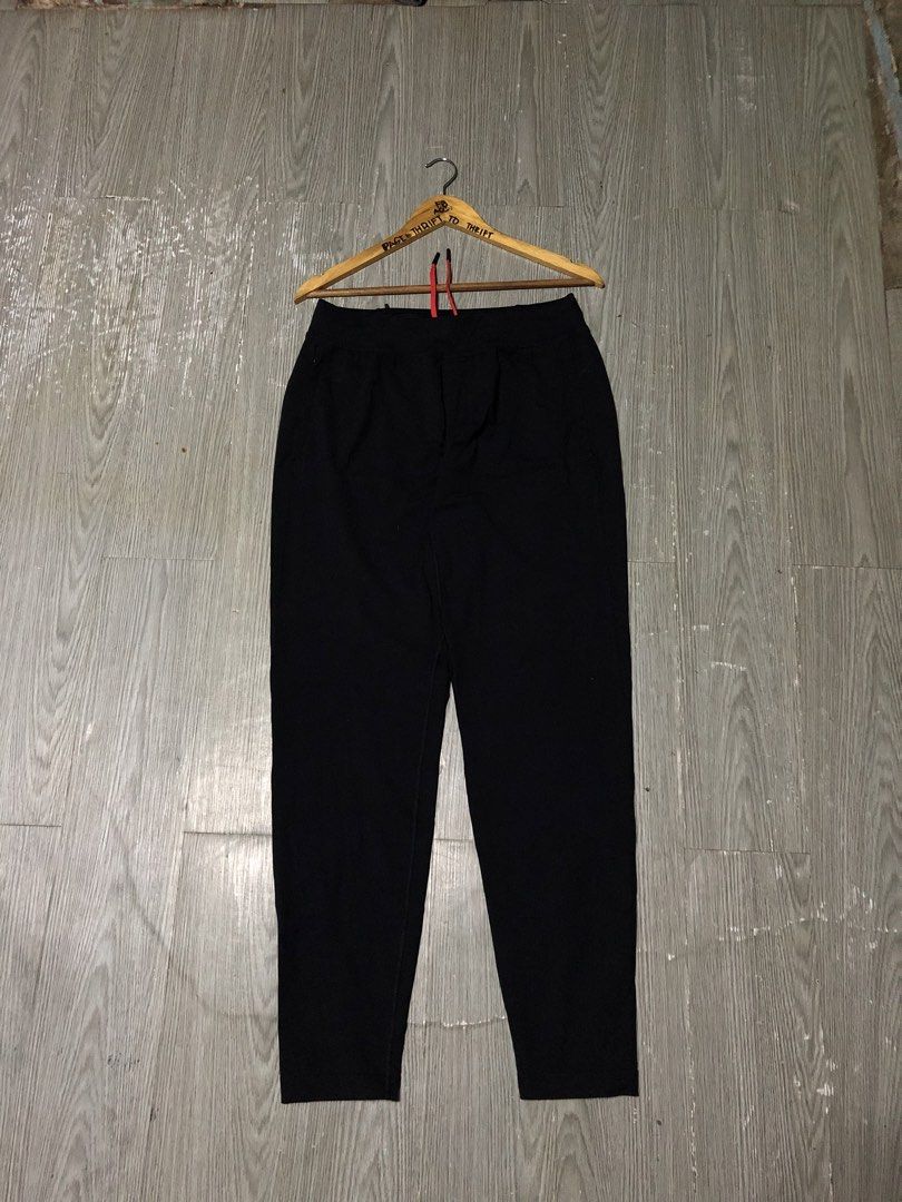 LULULEMON SURGE MENS (Category: Announcements) located in Manila. Submitted by triptothrift7 (Listing ID 1460063993, Image 2). Description: pm me for fast transaction! LULULEMON SURGE MENS for only 1000 size medium on tag waistline 30 x 34 length 40 need wash only no issue authentic legit excellent condition color rate 9/10 authentic legit mode of payment gcash or bank transfer location Biñan laguna.