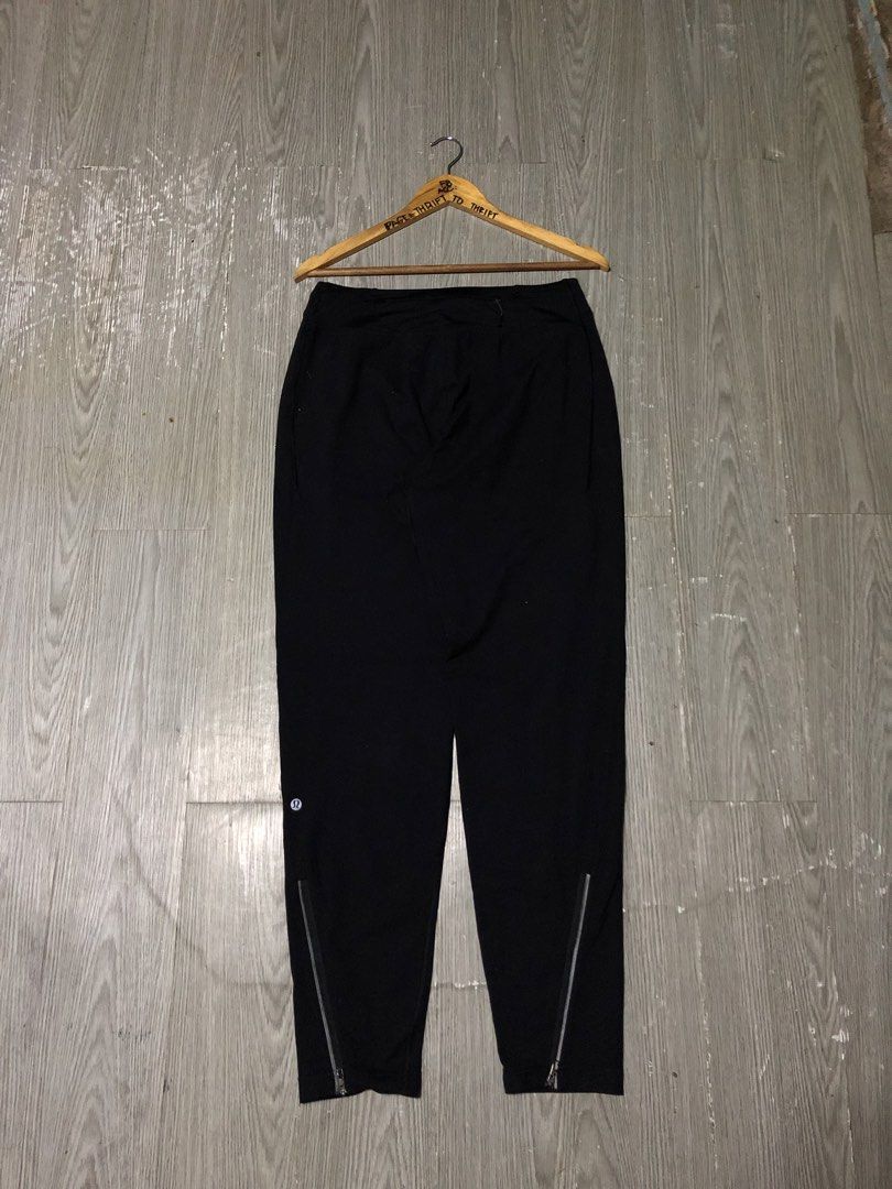 LULULEMON SURGE MENS (Category: Announcements) located in Manila. Submitted by triptothrift7 (Listing ID 1460063993, Image 1). Description: pm me for fast transaction! LULULEMON SURGE MENS for only 1000 size medium on tag waistline 30 x 34 length 40 need wash only no issue authentic legit excellent condition color rate 9/10 authentic legit mode of payment gcash or bank transfer location Biñan laguna.