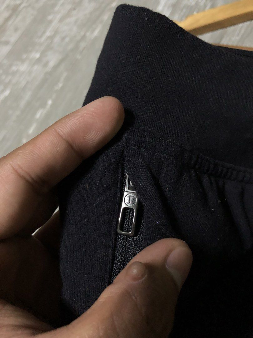 LULULEMON SURGE MENS (Category: Announcements) located in Manila. Submitted by triptothrift7 (Listing ID 1460063993, Image 3). Description: pm me for fast transaction! LULULEMON SURGE MENS for only 1000 size medium on tag waistline 30 x 34 length 40 need wash only no issue authentic legit excellent condition color rate 9/10 authentic legit mode of payment gcash or bank transfer location Biñan laguna.