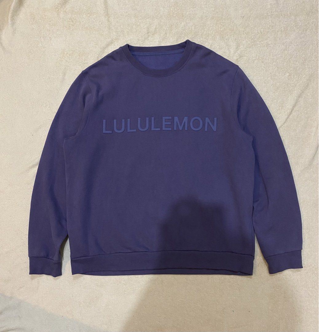 Lululemon sweater (Category: Coats, Jackets and Outerwear) located in Tanza. Submitted by 9th.street.thrift (Listing ID 1460018673, Image 1). Description: Excellent condition No issue Cut tag only Authetic Emboss rubber logo Super soft and lambot ng tela sa loob XL 25x29.5 .