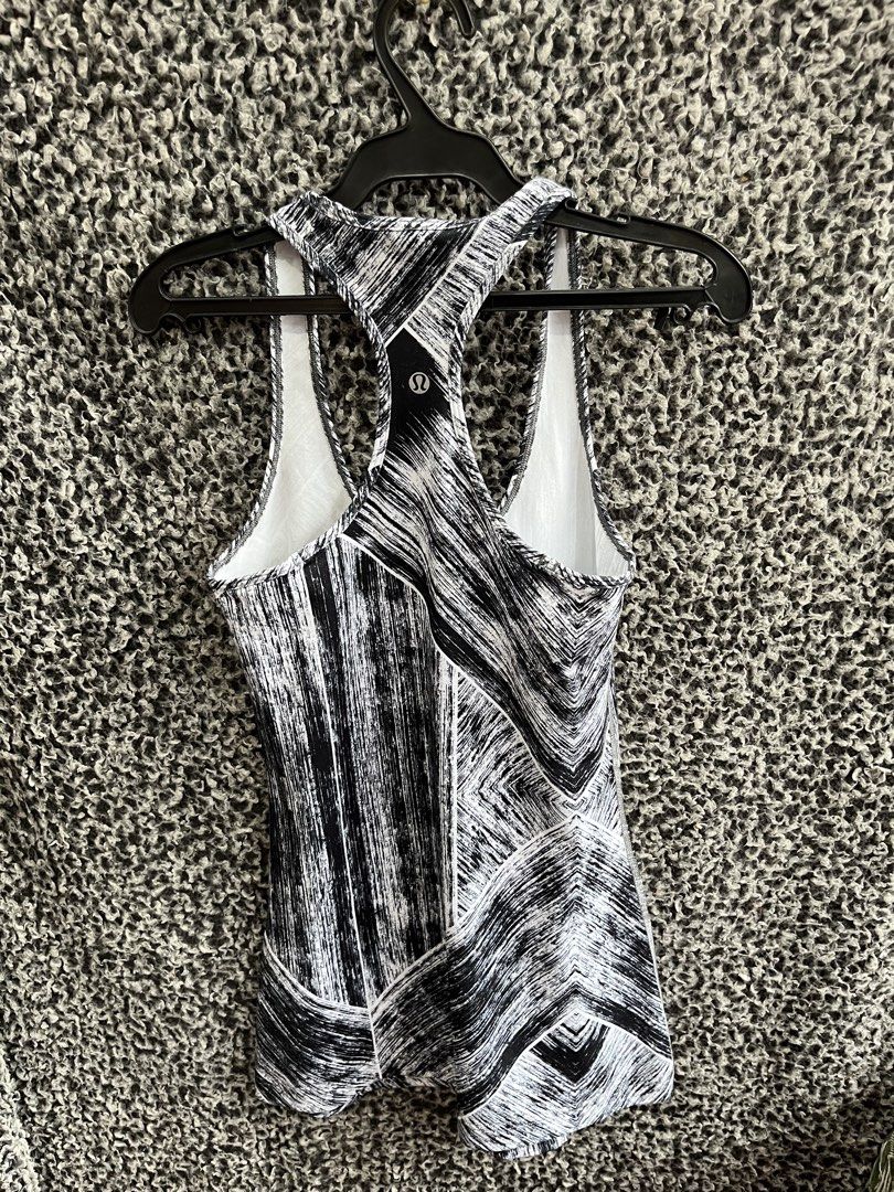 Lululemon Tanktops | Size 6 (Category: Activewear) located in General Trias. Submitted by z_rchustlin.4 (Listing ID 1459917864, Image 3). Description: auth.