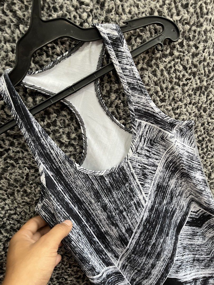 Lululemon Tanktops | Size 6 (Category: Activewear) located in General Trias. Submitted by z_rchustlin.4 (Listing ID 1459917864, Image 2). Description: auth.