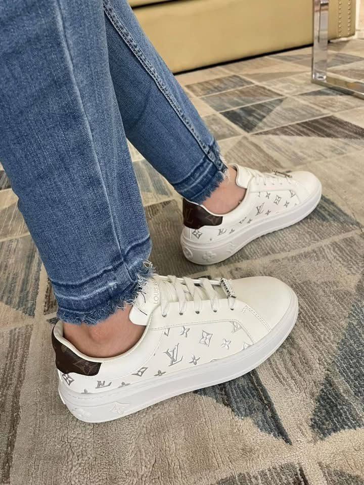 💯Lv Authentic Sneakers (Category: Sneakers & Footwear) located in General Santos City (Dadiangas). Submitted by braverabbit.67 (Listing ID 1459997865, Image 3). Description: Gondooooo😱 MaliniS pa sa budhi ng kapitbahay nyo!🤣 💯Legit/Orig Moneyback!💯💯💯 Size: 7.5 /24.5cm 📌with provided duStbag.