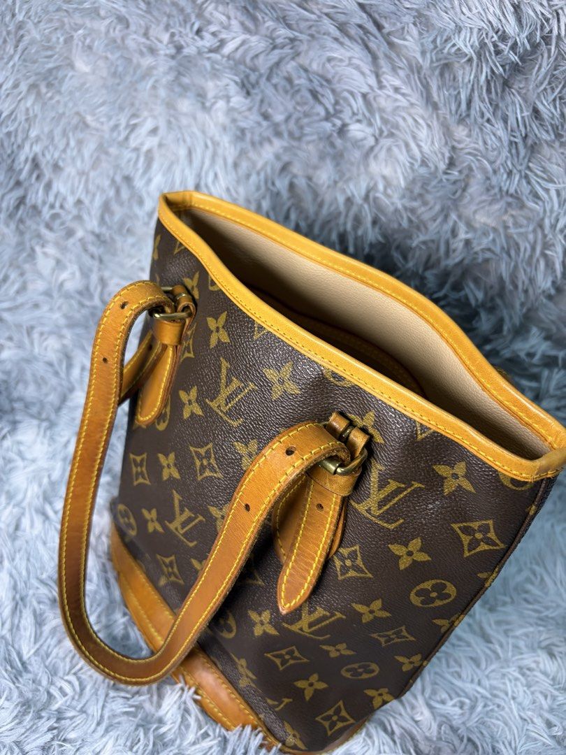 LV BUCKET BAG (Category: Luxury Bags & Wallets) located in Taguig. Submitted by ljlucero (Listing ID 1459925543, Image 3). Description: .