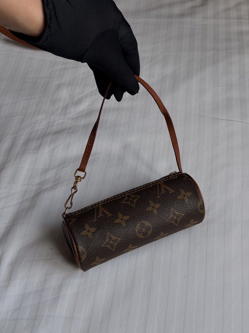 LV Monogram Papillon 30 + Baby Papillon (Category: Luxury Bags & Wallets) located in Maco. Submitted by mebeia (Listing ID 1459948220, Image 3). Description: LV Monogram Papillon 30 + Baby Papillon A vintage duo that brings together timeless LV style and irresistible collector appeal. 🤎✨ The LV Papillon 30 paired with its matching Baby Papillon — a sought-after vintage combination featuring the iconic Monogram canvas and signature rounded silhou