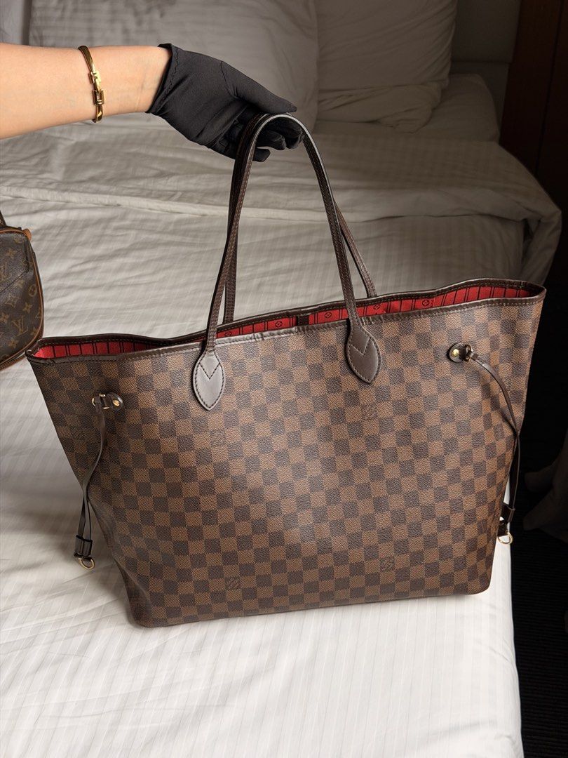 LV Neverfull GM (Category: Luxury Bags & Wallets) located in Maco. Submitted by mebeia (Listing ID 1459935955, Image 1). Description: Neverfull GM — Damier Ebene A timeless icon, made for everyday luxury. 🤎👜 The LV Neverfull GM in Damier Ebene — spacious, versatile, and effortlessly classic. Your perfect companion for work, travel, or everyday days out. ✨ Pre-loved condition - Rank A (Very Good Condition) ✨ Damier Ebene canvas ✨ Comes with orig