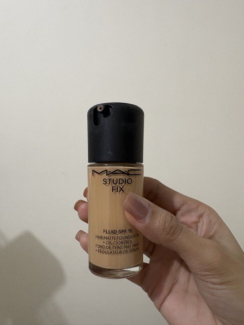 MAC Studio Fix Fluid SPF 15 Foundation NC30 (Category: Makeup) located in San Pablo. Submitted by riosgoodstuff (Listing ID 1460016255, Image 1). Description: MAC Studio Fix Fluid Foundation Used only twice. Bought the wrong shade - Shade: NC30 - Finish: 24hr matte - SPF 15 - Controls sebum - Includes pump dispenser - Made in Belgium RFS: Wrong shade ₱1,000 only Negotiable for sure buyer 💯 Shipping is shouldered by the buyer .