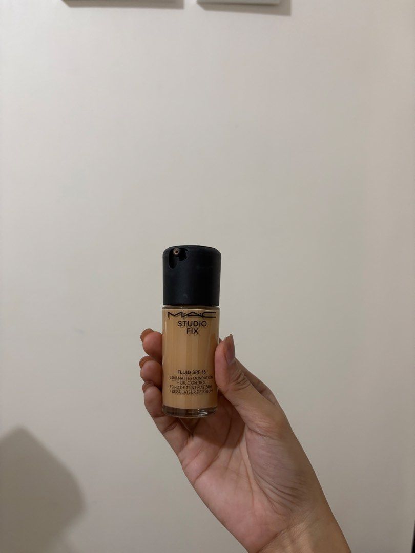 MAC Studio Fix Fluid SPF 15 Foundation NC30 (Category: Makeup) located in San Pablo. Submitted by riosgoodstuff (Listing ID 1460016255, Image 2). Description: MAC Studio Fix Fluid Foundation Used only twice. Bought the wrong shade - Shade: NC30 - Finish: 24hr matte - SPF 15 - Controls sebum - Includes pump dispenser - Made in Belgium RFS: Wrong shade ₱1,000 only Negotiable for sure buyer 💯 Shipping is shouldered by the buyer .