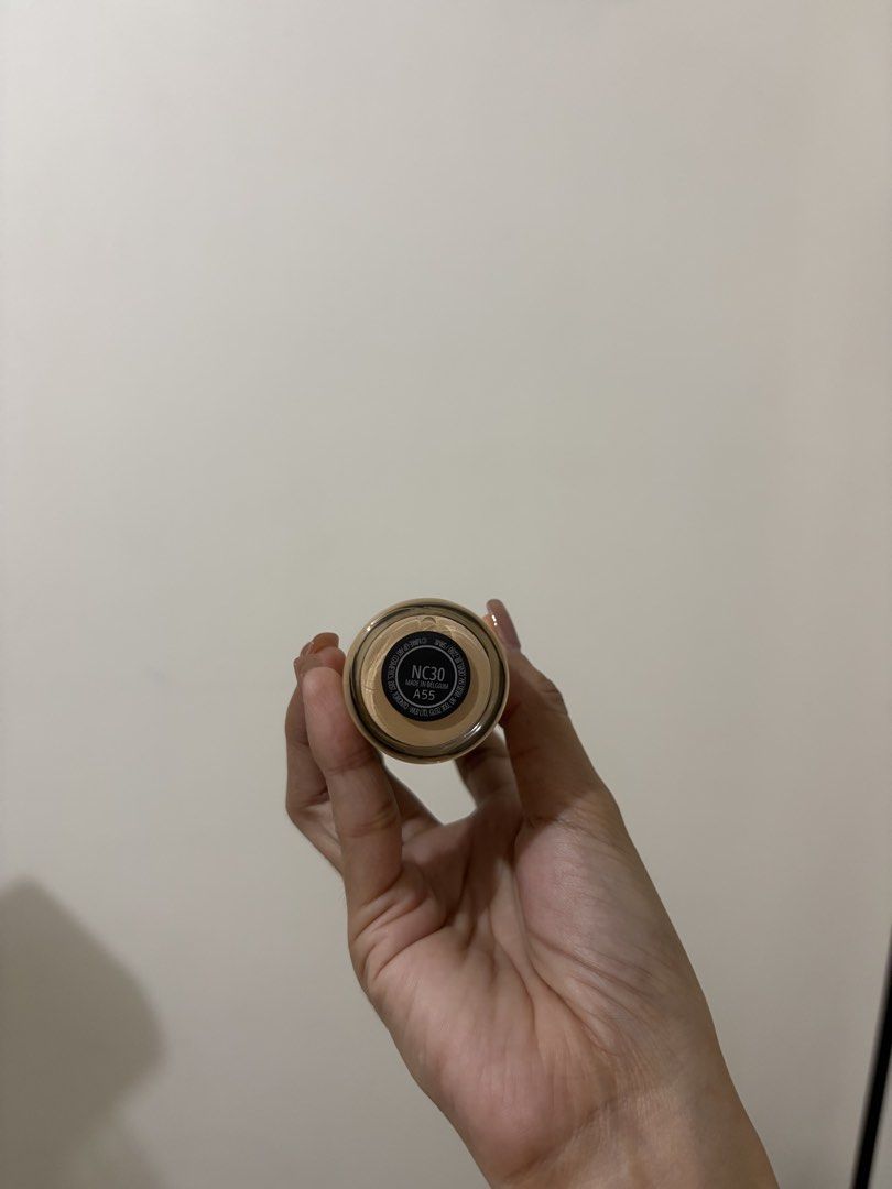 MAC Studio Fix Fluid SPF 15 Foundation NC30 (Category: Makeup) located in San Pablo. Submitted by riosgoodstuff (Listing ID 1460016255, Image 3). Description: MAC Studio Fix Fluid Foundation Used only twice. Bought the wrong shade - Shade: NC30 - Finish: 24hr matte - SPF 15 - Controls sebum - Includes pump dispenser - Made in Belgium RFS: Wrong shade ₱1,000 only Negotiable for sure buyer 💯 Shipping is shouldered by the buyer .