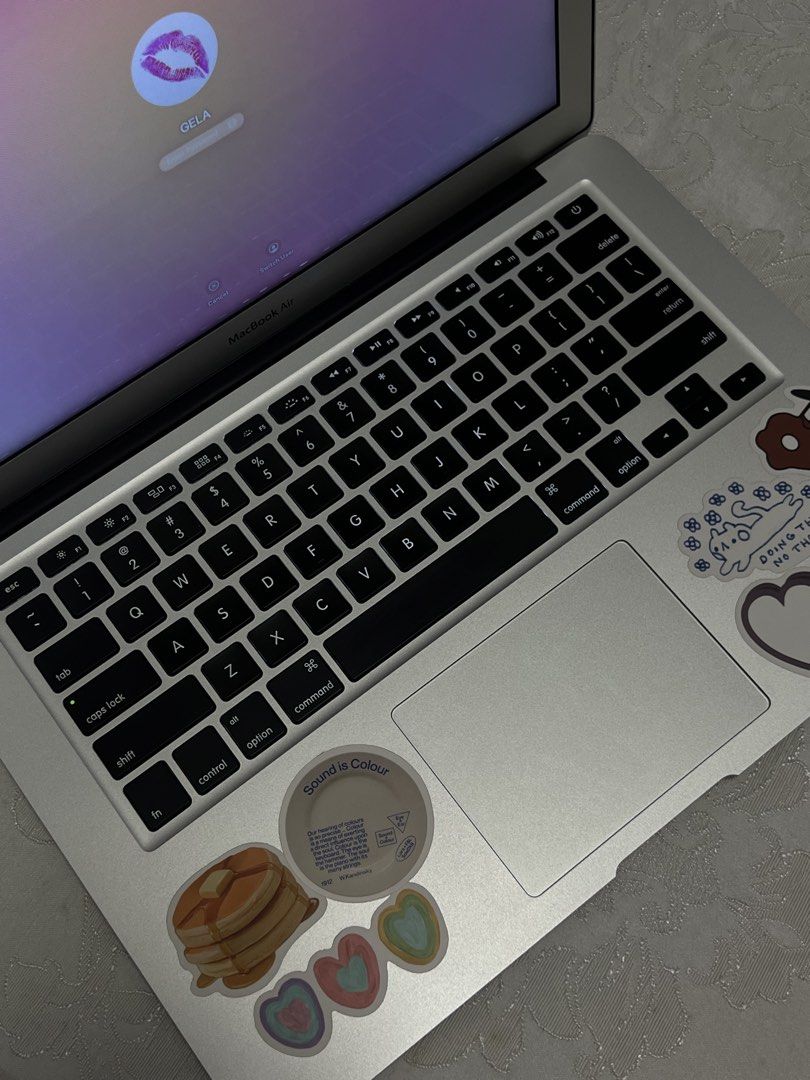 Macbook Air (13 inches, 2017) (Category: Laptops & Notebooks) located in Manila. Submitted by anglkrstn285066 (Listing ID 1459972128, Image 2). Description: FOR SALE !! Macbook Air (13 inches, 2017) - processor 1.8 GHz dual-core Intel Core i5 -graphics Intel HD Graphics 6000 1536 MB -Memory RAM 8GB 1600 MHz DDR3 -storage 128gb -Cc 276 ONLY !! -Condition: NORMAL INCLUSION: Orig box, orig charger, Receipt BULACAN 📍.