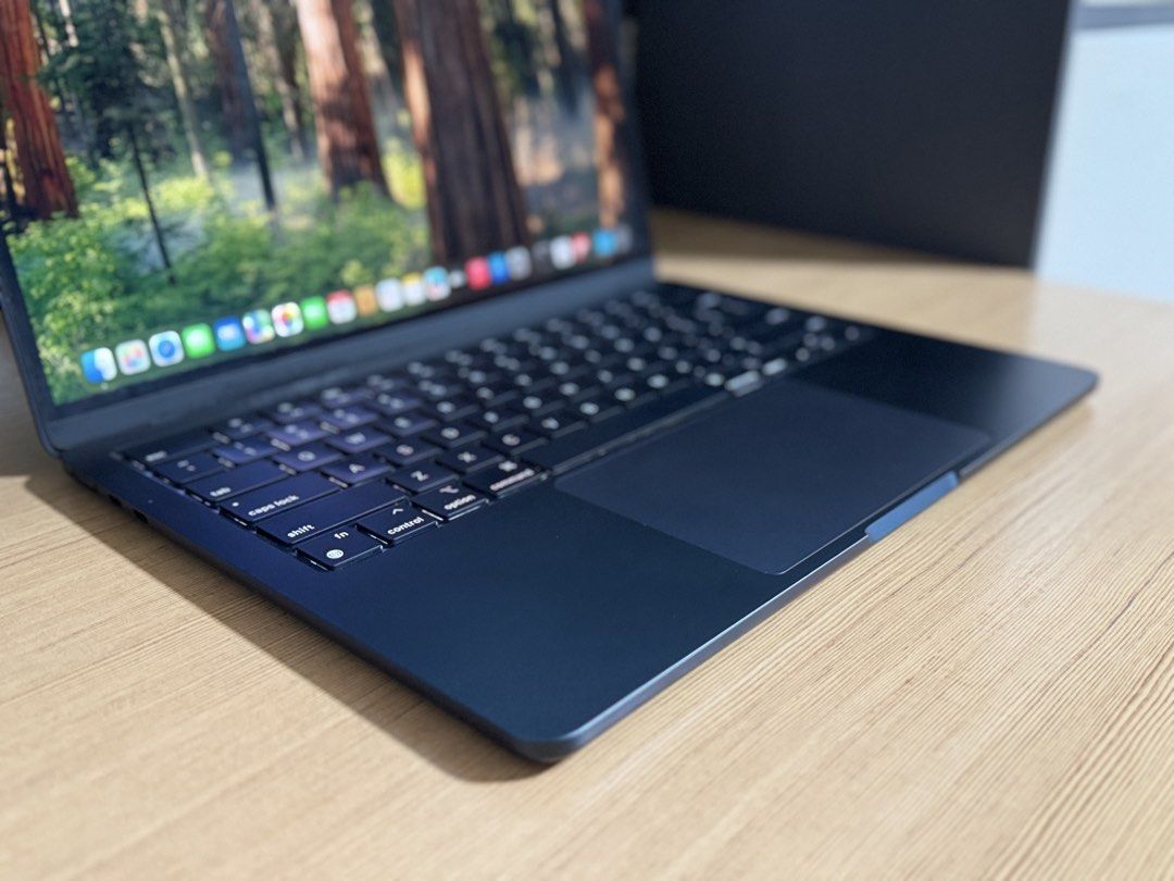 Macbook Air m2 2022 (Category: Laptops & Notebooks) located in Manila. Submitted by gerbie0696 (Listing ID 1460036847, Image 3). Description: Apple MacBook Air M2 2022 Price: 45,990 pesos only Condition: Secondhand Best price guaranteed ♥️ Specification: ▪️Model : Apple MacBook Air M2 2022 ▪️Processor : Apple M2 Chip ▪️Storage: 256 GB SSD ▪️Memory : 16GB LPDDR5 ▪️Display:13.6” (2560 x 1664) Retina Display .