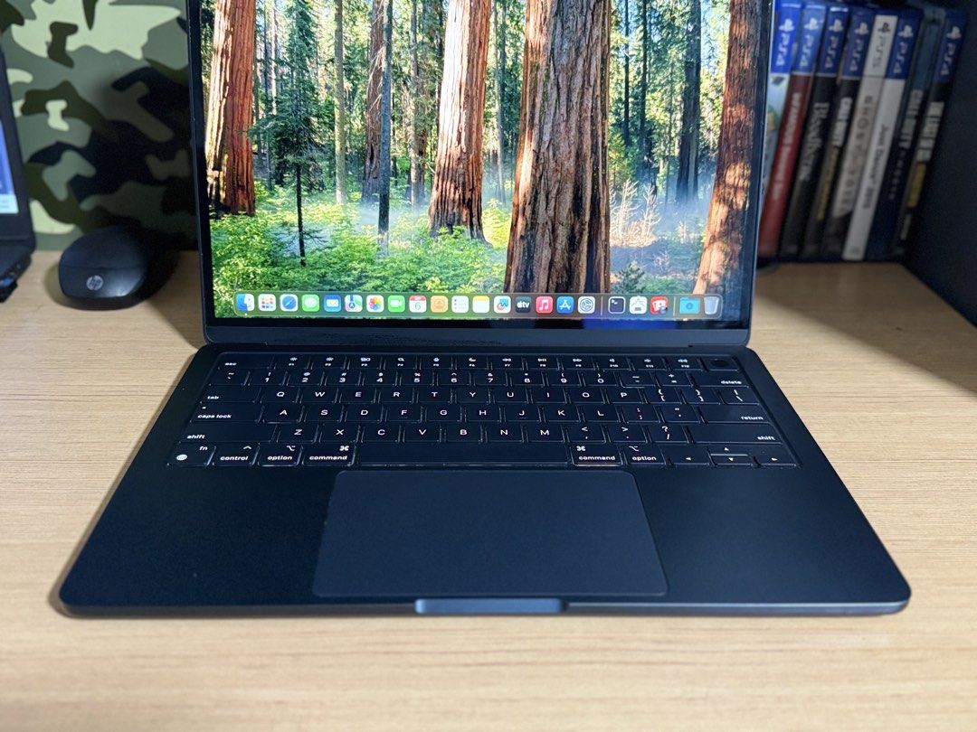 Macbook Air m2 2022 (Category: Laptops & Notebooks) located in Manila. Submitted by gerbie0696 (Listing ID 1460036847, Image 2). Description: Apple MacBook Air M2 2022 Price: 45,990 pesos only Condition: Secondhand Best price guaranteed ♥️ Specification: ▪️Model : Apple MacBook Air M2 2022 ▪️Processor : Apple M2 Chip ▪️Storage: 256 GB SSD ▪️Memory : 16GB LPDDR5 ▪️Display:13.6” (2560 x 1664) Retina Display .