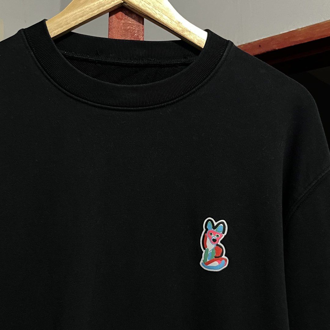 Maison Kitsune Acide Fox Logo Crewneck Sweatshirt (Category: Activewear) located in Davao. Submitted by lwndvo (Listing ID 1459995151, Image 2). Description: Maison Kitsune Acide Fox Logo Crewneck Sweatshirt Authentic Excellent UC Dimensions: Width: 23 Length: 28 Issue/s: Removed Main Tag But Authentic Price: 1,500 + shipping .