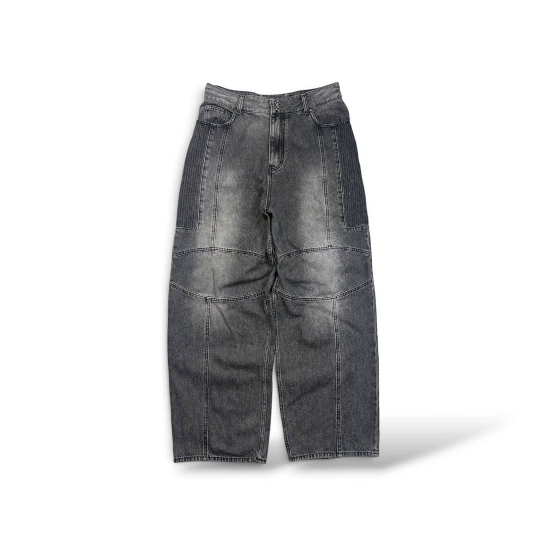 Maison Mined Incision Comma Denim Pants (Category: Jeans) located in Valencia. Submitted by raftawasil (Listing ID 1460047184, Image 2). Description: Pronounced contrasting curved seams and paneled overlays reminiscent of vintage workwear mixed with avant-garde paneling. Measurements: Length: 42.5” Wais: 32” Inseam: 28.5” Leg opening: 10” Issues: None Condition: 9 / 10 .