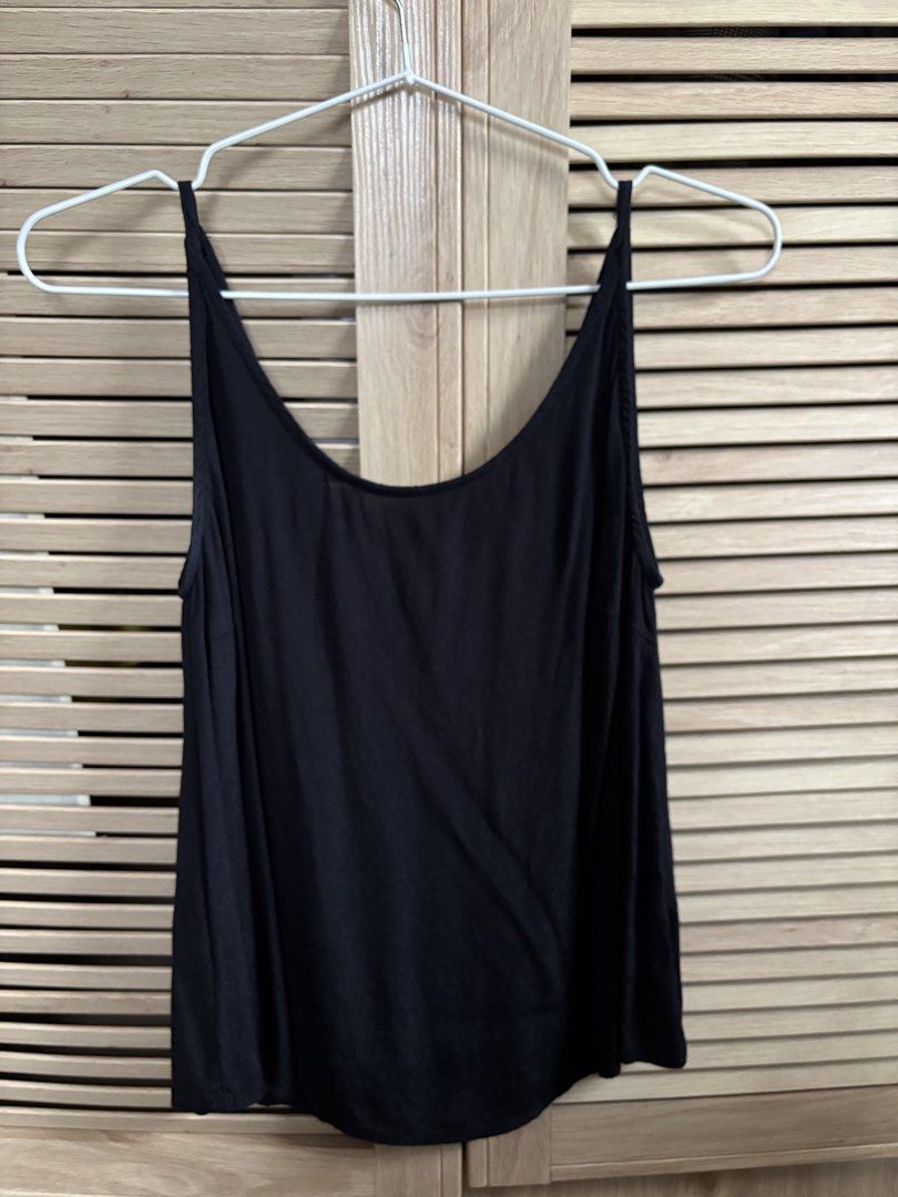 Mango Black Tank Top (Category: Sleeveless) located in Antipolo. Submitted by jeremmeeldeleon (Listing ID 1459925793, Image 1). Description: - Mango basic black tank top - Features spaghetti straps - Flattering neckline - Ideal for layering or wearing alone - Suitable for casual wear or as a base layer.