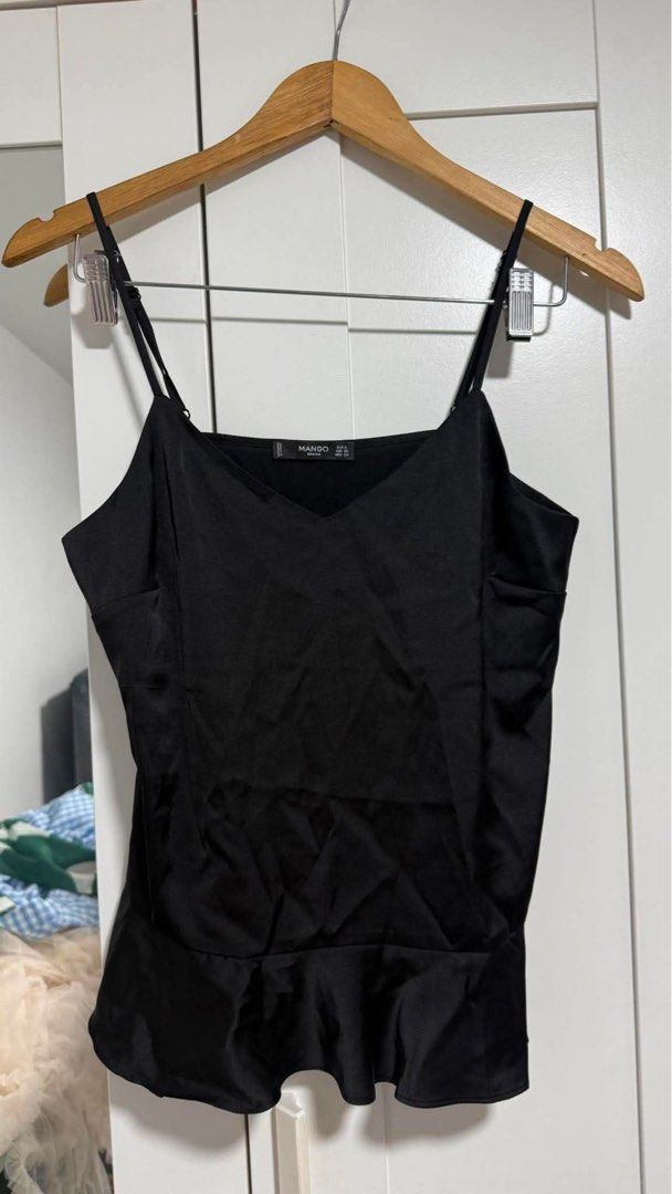 Mango top (Category: Laptop Bags & Sleeves) located in Manila. Submitted by happy.ashfinds (Listing ID 1459966760, Image 1). Description: 300 each Worn once Buting pasig location .
