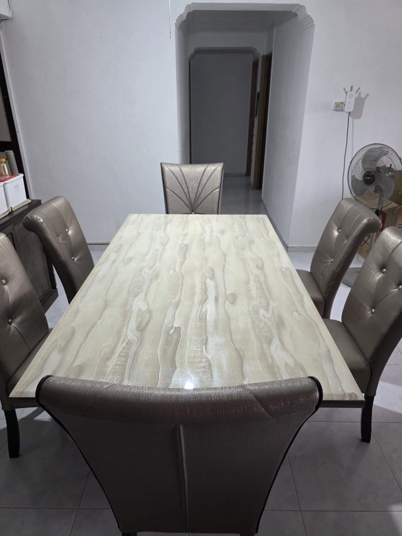 Marble Table (Category: Tables & Sets) located in Singapore. Submitted by newstorm-ed36cb (Listing ID 1459924119, Image 1). Description: CHEAP RARE MARBLE TABLE ALMOST BRAND NEW BARELY USED AVAIL FOR NEGO FOR GOOD PRICE .