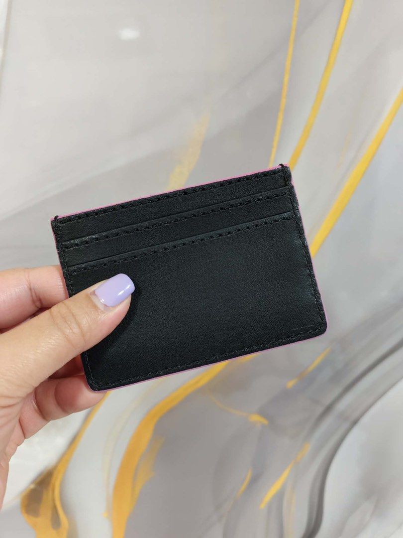 Marc Jacobs Card Holder (Category: Wallets & Card holders) located in Caloocan City. Submitted by sizzies_fashion_style (Listing ID 1460006253, Image 2). Description: - Brand: Marc Jacobs (ORIGINAL BRAND NEW BUT NO INCLUSION) - Color: Black with pink trim and lettering - Features: Multiple card slots - Benefits: Keeps essentials organized, compact, stylish.