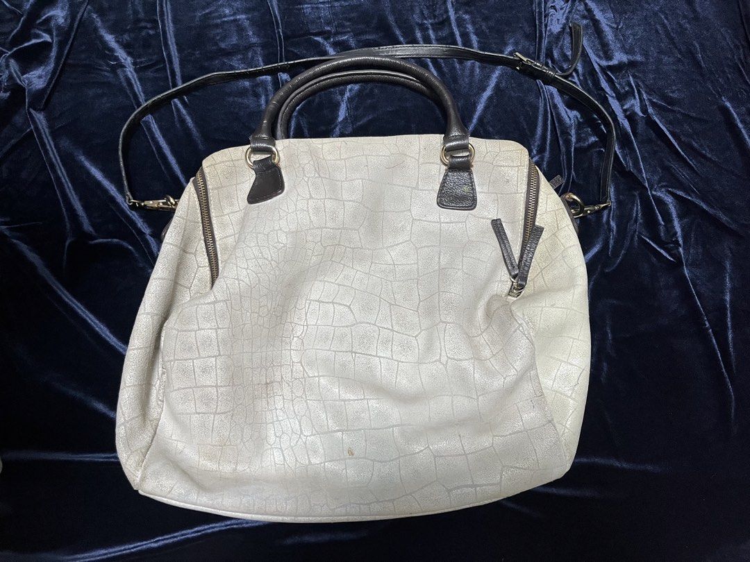 Marni leather sling shoulder bag (Category: Luxury Bags & Wallets) located in Manila. Submitted by all.love.thrift.shop.v2 (Listing ID 1460075711, Image 2). Description: For sale Marni leather bag Replacement strap Has signs of usage Authentic ₱699 + sf As is, No return No exchange No refund Color may vary due to lighting All items are cleaned before shipping Payment first via gcash/maya/gotyme/maribank bank transfer 💰 Ship via LBC/J&T/Lalamove 