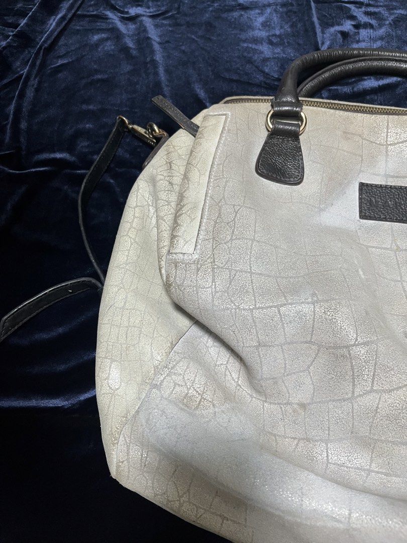 Marni leather sling shoulder bag (Category: Luxury Bags & Wallets) located in Manila. Submitted by all.love.thrift.shop.v2 (Listing ID 1460075711, Image 3). Description: For sale Marni leather bag Replacement strap Has signs of usage Authentic ₱699 + sf As is, No return No exchange No refund Color may vary due to lighting All items are cleaned before shipping Payment first via gcash/maya/gotyme/maribank bank transfer 💰 Ship via LBC/J&T/Lalamove 