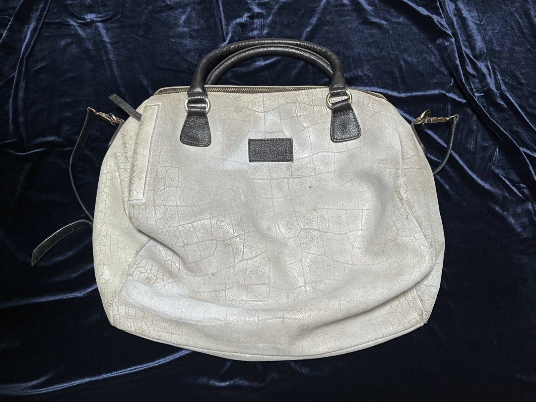 Marni leather sling shoulder bag (Category: Luxury Bags & Wallets) located in Manila. Submitted by all.love.thrift.shop.v2 (Listing ID 1460075711, Image 1). Description: For sale Marni leather bag Replacement strap Has signs of usage Authentic ₱699 + sf As is, No return No exchange No refund Color may vary due to lighting All items are cleaned before shipping Payment first via gcash/maya/gotyme/maribank bank transfer 💰 Ship via LBC/J&T/Lalamove 