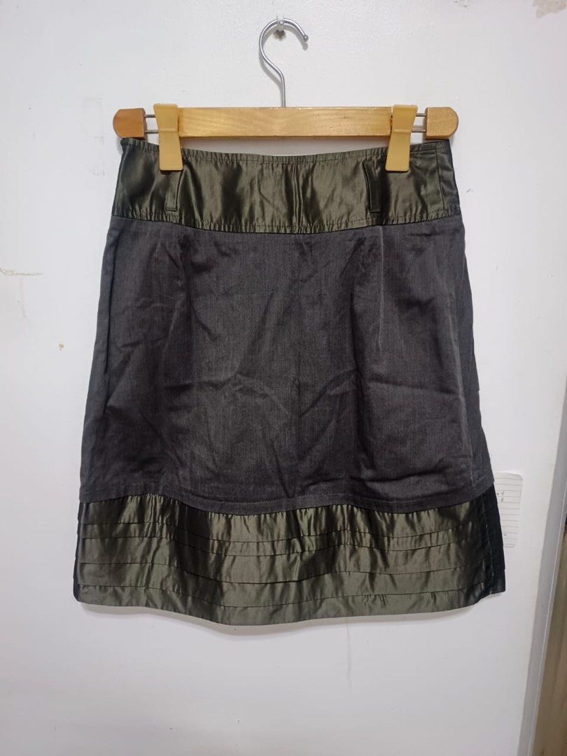 MAX MARA (Category: Skirts) located in Dasmarinas. Submitted by jessputrages (Listing ID 1460094319, Image 1). Description: For sale Max Mara Excellent condition No issue 450 plus shippi fee Pm for more details.