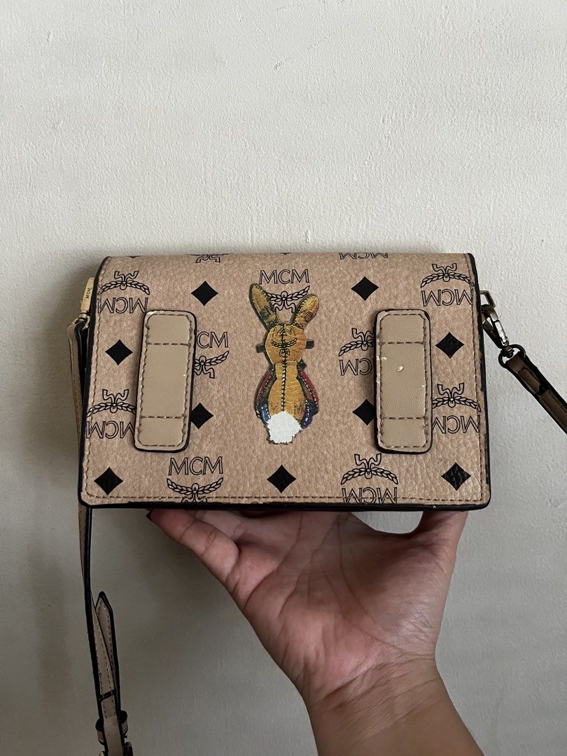McM bag (Category: Cross-body Bags) located in Valenzuela. Submitted by dianzskiyo (Listing ID 1459982715, Image 2). Description: 📍SELF - AUTHENTICATION📍 LOCATION : VALENZUELA 🎀AVAILABLE! SOLD ITEMS ARE MARKED OR DELETED🎀 Preloved McM bag 📱Fits PROMAX phone 📍 what you see is what you get 📍 Managed ur expectation - this is preloved 📍 Slightly negotiable 📍 All details were already posted (pls check photos para iwas sa redundant na tanong �