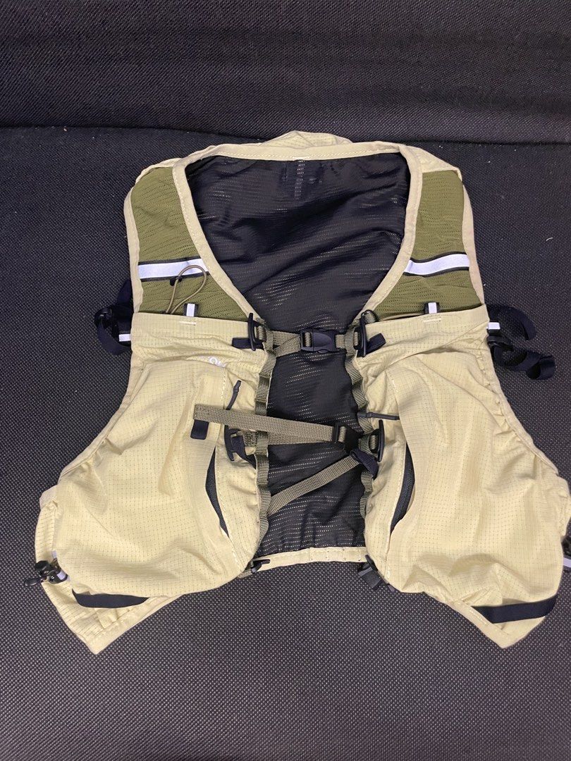 Meauray running vest (Category: Sports & Fitness Nutrition) located in Baguio. Submitted by nalyns_unique_finds (Listing ID 1459903983, Image 2). Description: .