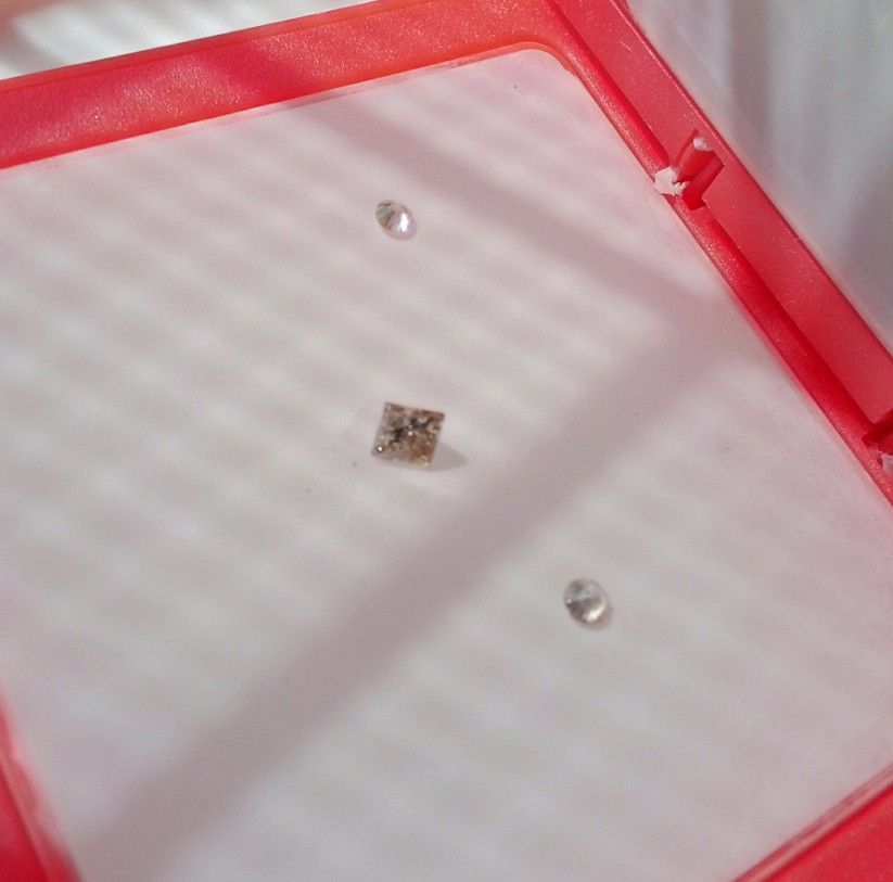 Mega Sale! Diamonds 15%off (Category: Community) located in Cagayan de Oro. Submitted by fz008777178902 (Listing ID 1460100591, Image 1). Description: Natural Stone Princess Cut Diamond with certificate.