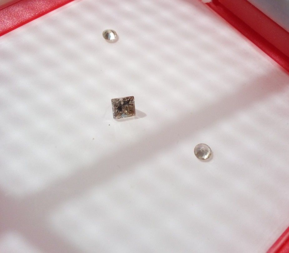 Mega Sale! Diamonds 15%off (Category: Community) located in Cagayan de Oro. Submitted by fz008777178902 (Listing ID 1460100591, Image 2). Description: Natural Stone Princess Cut Diamond with certificate.