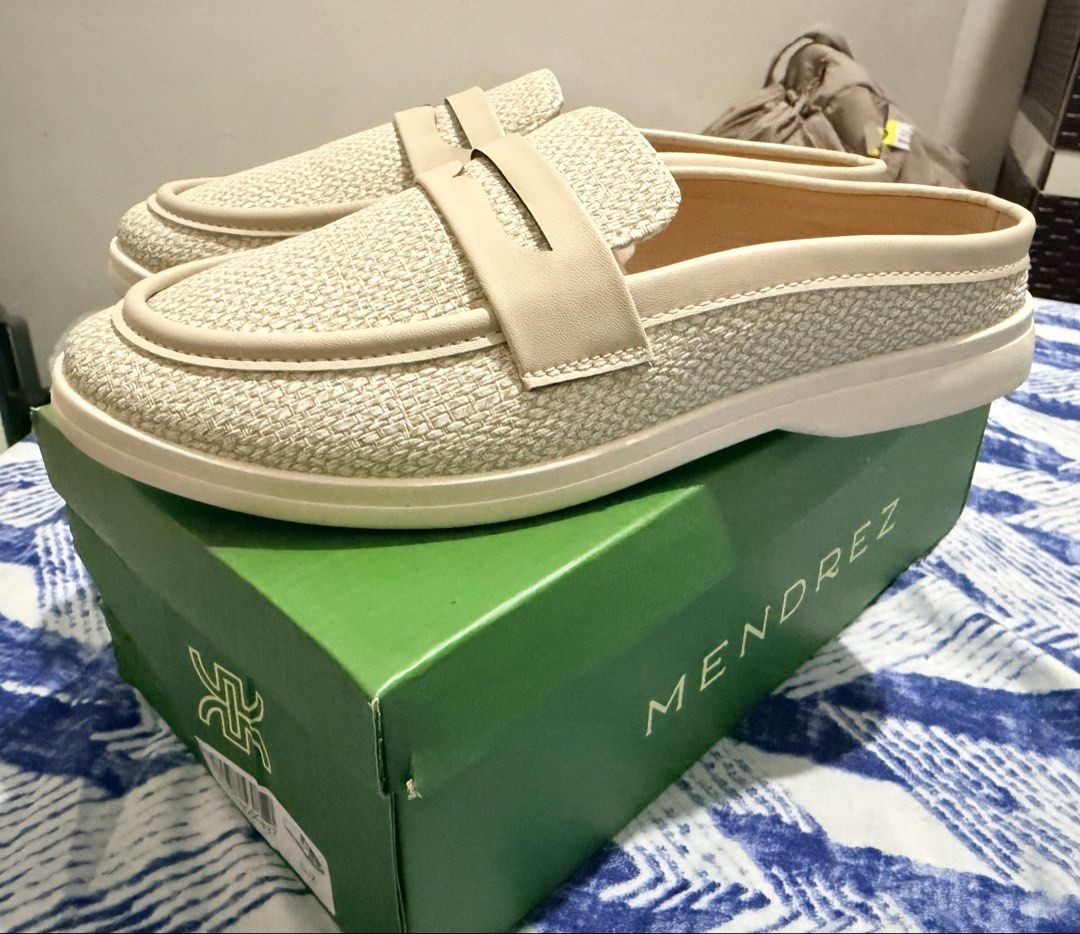 Mendrez (Luz) Doll Shoes (Category: Flats & Sandals) located in Muntinlupa City. Submitted by jaja.0903 (Listing ID 1460003317, Image 3). Description: Color: White/Beige Size: 37 Note: Used once only.
