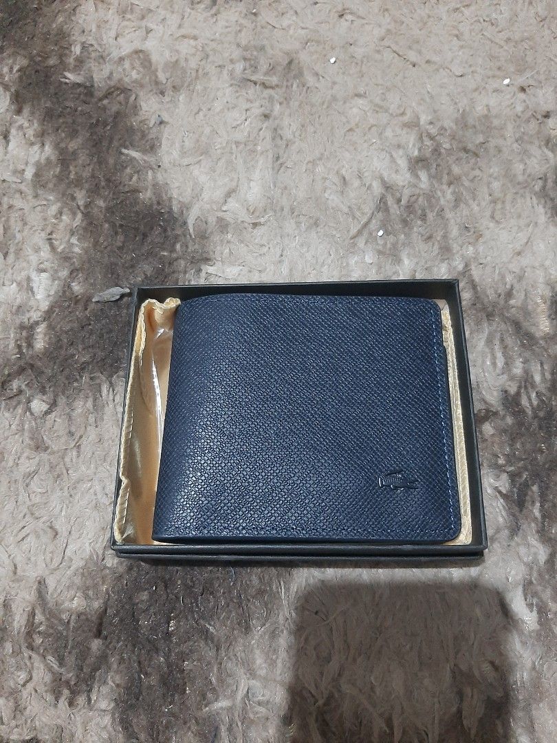 Men's Bifold Wallet (Category: Wallets & Card holders) located in Davao. Submitted by nisa_chan04 (Listing ID 1460075339, Image 2). Description: - Classic bifold wallet (w/ photo slot) - Textured leather finish - Small embossed logo on front - Includes box - Ideal for everyday carry.