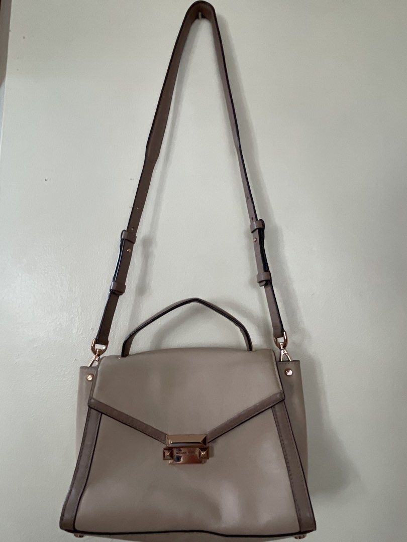 Michael Kors Beige Leather Satchel Handbag (Category: Luxury Bags & Wallets) located in San Juan City. Submitted by redrosierose (Listing ID 1459979302, Image 1). Description: - preloved Beige Michael Kors leather satchel - Top handle and detachable crossbody strap -Please see all photos for flaws -bawal sa maarte - Rose gold hardware details - Minor scuffs on closure - Some marks on the back - Ideal for everyday use RFS: Decluttering LOC: San Ju