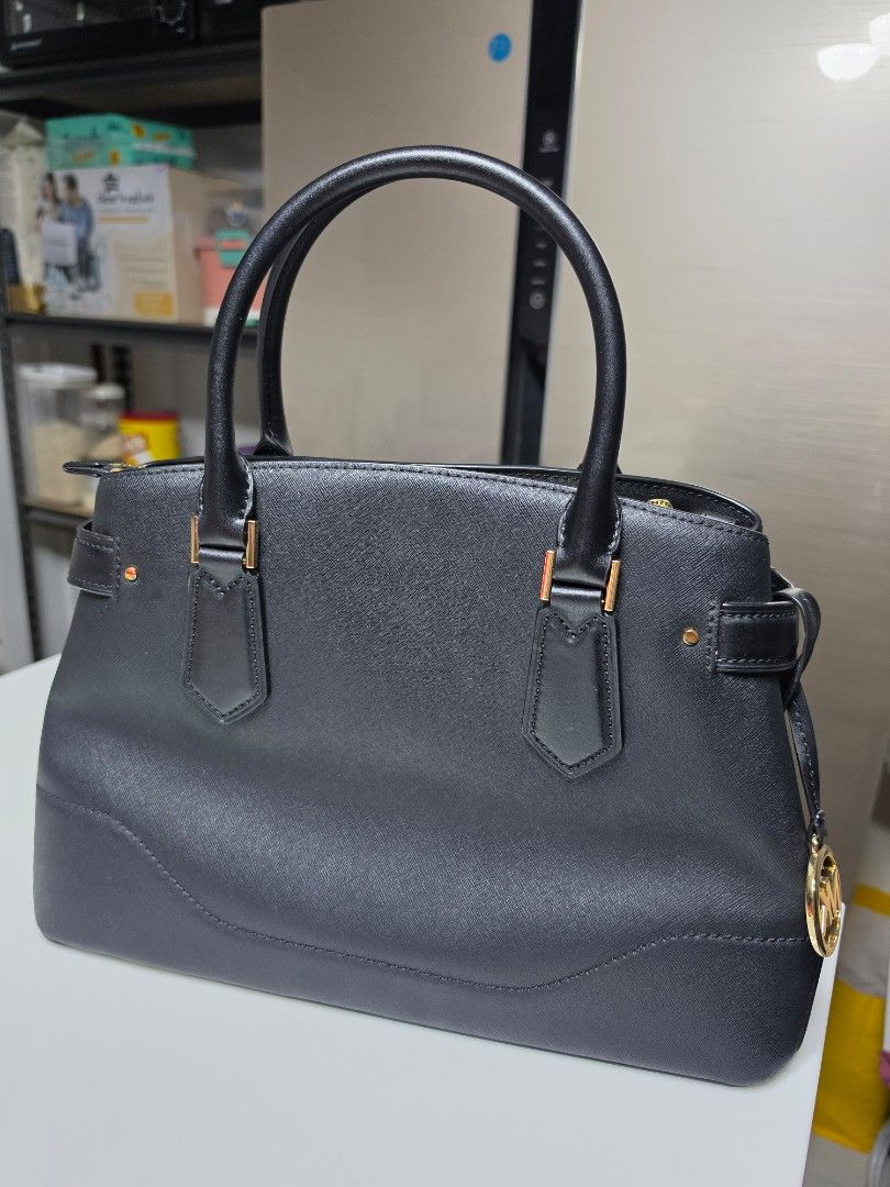 Michael Kors Black Leather Satchel Handbag (Category: Luxury Bags & Wallets) located in Manila. Submitted by mysticdog_e45c29 (Listing ID 1460004008, Image 2). Description: - Used once (RFS: resigned from corporate) - Gold hardware details - Comfortable top handles - Includes a detachable shoulder strap - Spacious main compartment with secure zip closure - Ideal for office/corporate use.