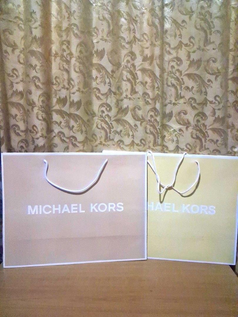 Michael Kors Paperbags (Category: Luxury Bags & Wallets) located in Bocaue. Submitted by yanicas_shop (Listing ID 1460050036, Image 1). Description: - Authentic - with rope handle - flaw: light marks Dimensions: L 49cm W 18.5cm H 38.5cm mop: gcash mod: lalamove, lbc, j&t.