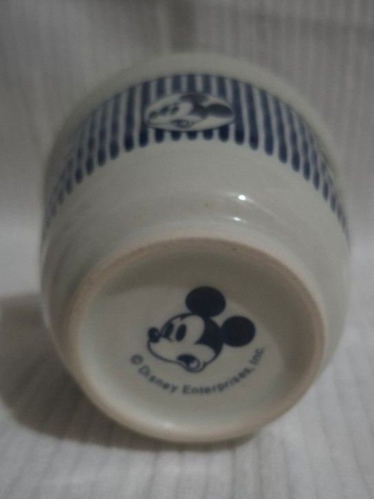 Mickey Mouse Big Ice Cream Cup (Category: Other Kitchenware & Tableware) located in Consolacion. Submitted by luxekerei (Listing ID 1459464132, Image 3). Description: .