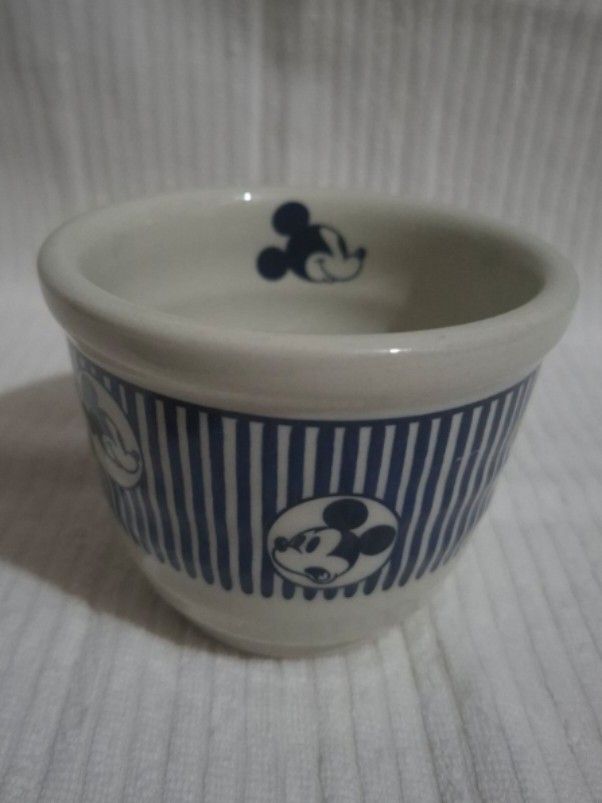 Mickey Mouse Big Ice Cream Cup (Category: Other Kitchenware & Tableware) located in Consolacion. Submitted by luxekerei (Listing ID 1459464132, Image 1). Description: .
