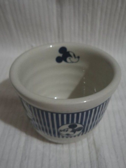 Mickey Mouse Big Ice Cream Cup (Category: Other Kitchenware & Tableware) located in Consolacion. Submitted by luxekerei (Listing ID 1459464132, Image 2). Description: .