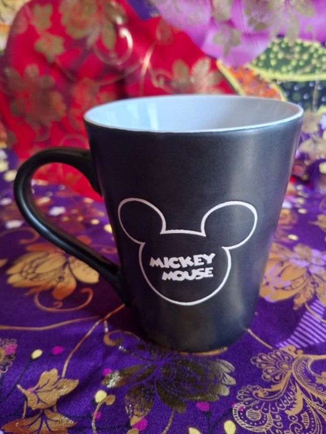 Mickey Mouse Black Mug (Category: Coffee & Tea Tableware) located in Consolacion. Submitted by luxekerei (Listing ID 1456784325, Image 2). Description: - a Disney Parks Mickey Mouse black silhouette ceramic coffee mug featuring a white sketched profile graphic of Mickey Mouse..