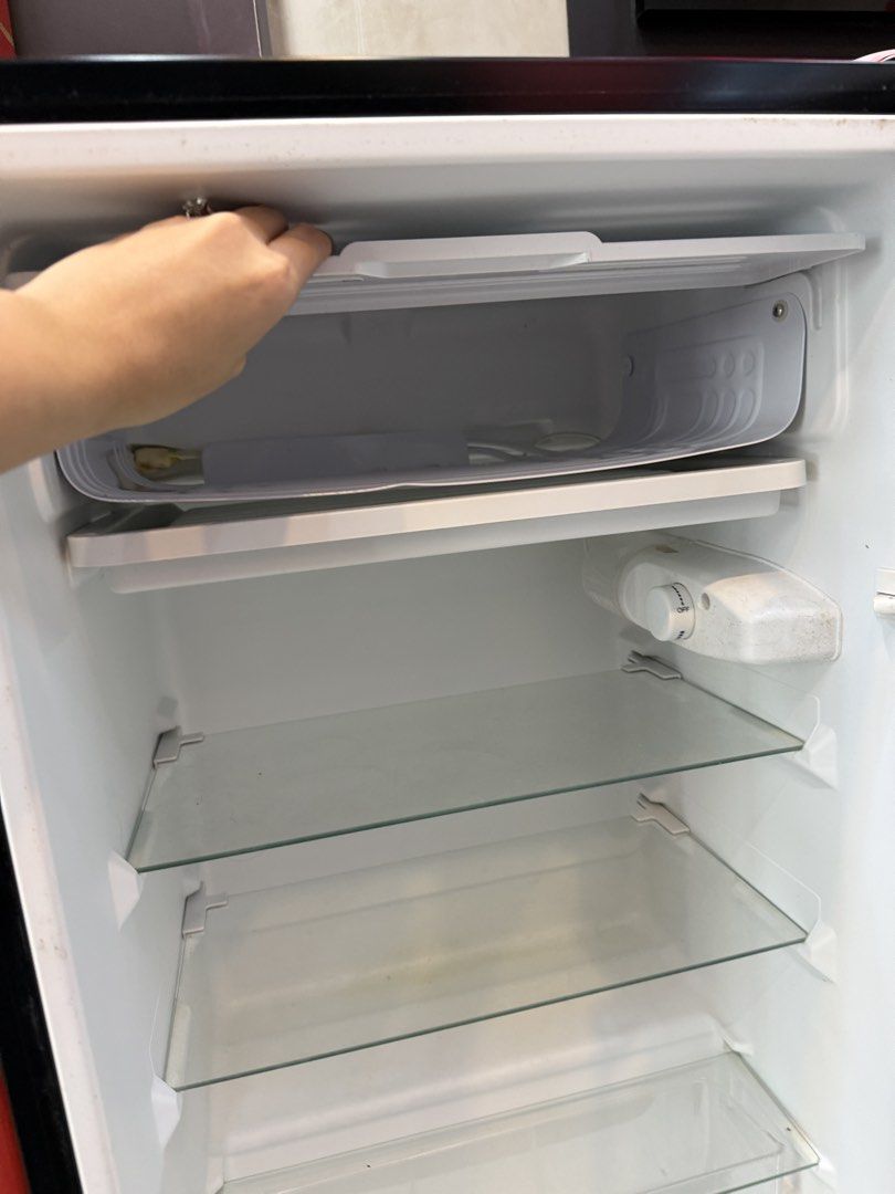 Midea 3.3 cu.ft. Personal Refrigerator (Category: Refrigerators and Freezers) located in Quezon City. Submitted by maan_mana (Listing ID 1460083938, Image 2). Description: .