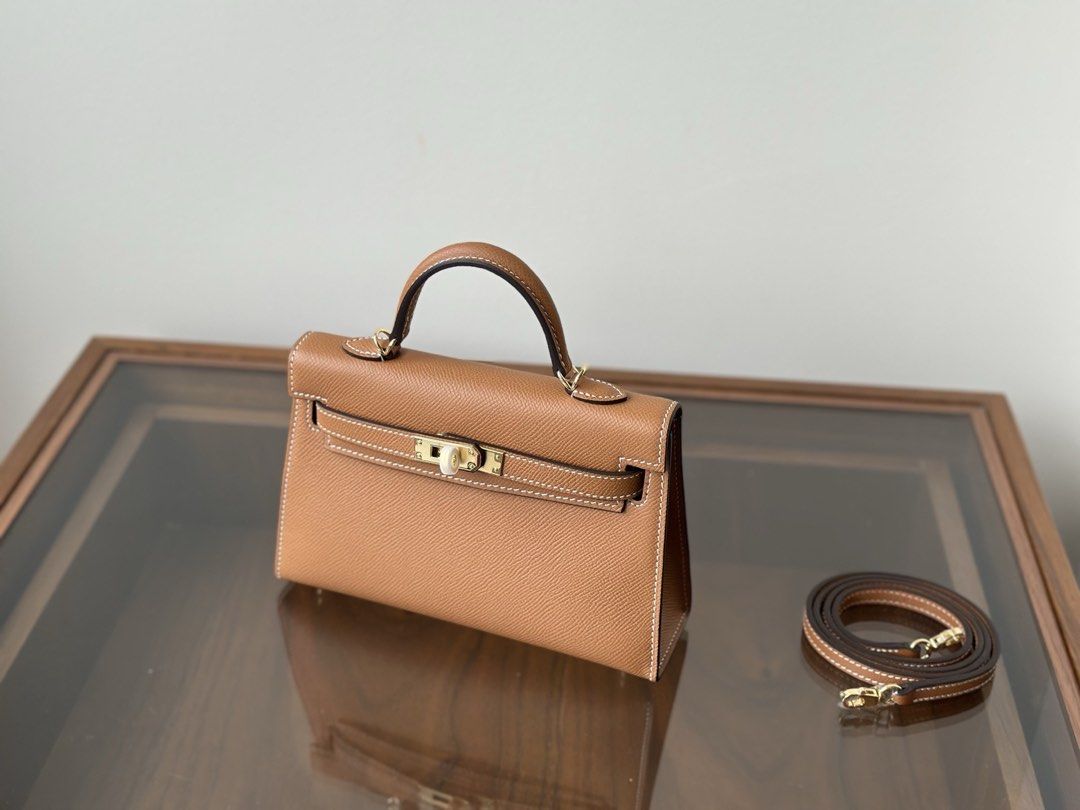 Mini kelly 19cm Gold on Gold (Category: Announcements) located in Pasig City. Submitted by wmsbags_2 (Listing ID 1459978553, Image 2). Description: Available ‼️ ✅Machine Stitch ✅Fine stamp & Code ✅Epsom Leather ✅Complete Inclusion with Box .