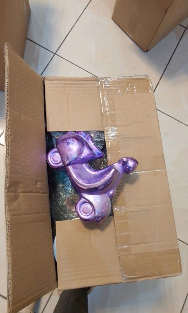 MIX CERAMIC BOX FREE SHIPPING🤩 (Category: Storage Boxes & Baskets) located in Manila. Submitted by aiguuurl165091 (Listing ID 1460042846, Image 2). Description: MIX CERAMIC FIGURINE, MUGS, ETC. FREE SHIPPING VIA DROP AND GO ONLY!! .