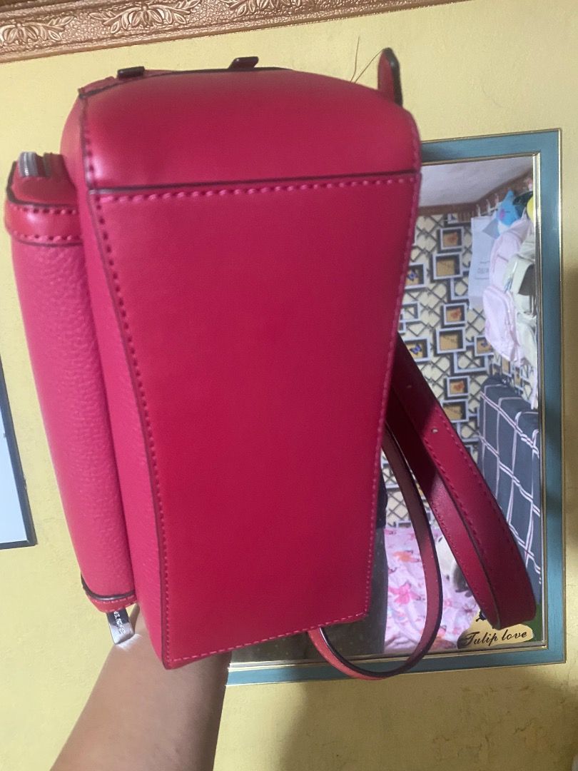 MK bagpack (Category: Luxury Bags & Wallets) located in Bayawan. Submitted by dumasigmaye33 (Listing ID 1459904062, Image 3). Description: Like new use once.