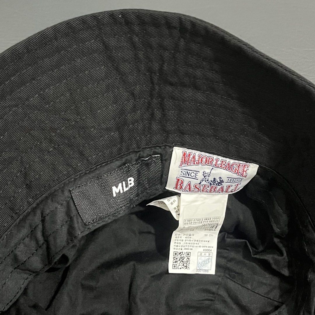 MLB BUCKET NY HAT (Category: Caps & Hats) located in Sipalay. Submitted by trustmeyoullbefine (Listing ID 1459933222, Image 3). Description: Authentic Size 59 cm fits xl heads No flaws Good as new.