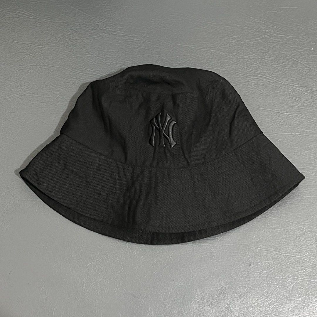 MLB BUCKET NY HAT (Category: Caps & Hats) located in Sipalay. Submitted by trustmeyoullbefine (Listing ID 1459933222, Image 1). Description: Authentic Size 59 cm fits xl heads No flaws Good as new.