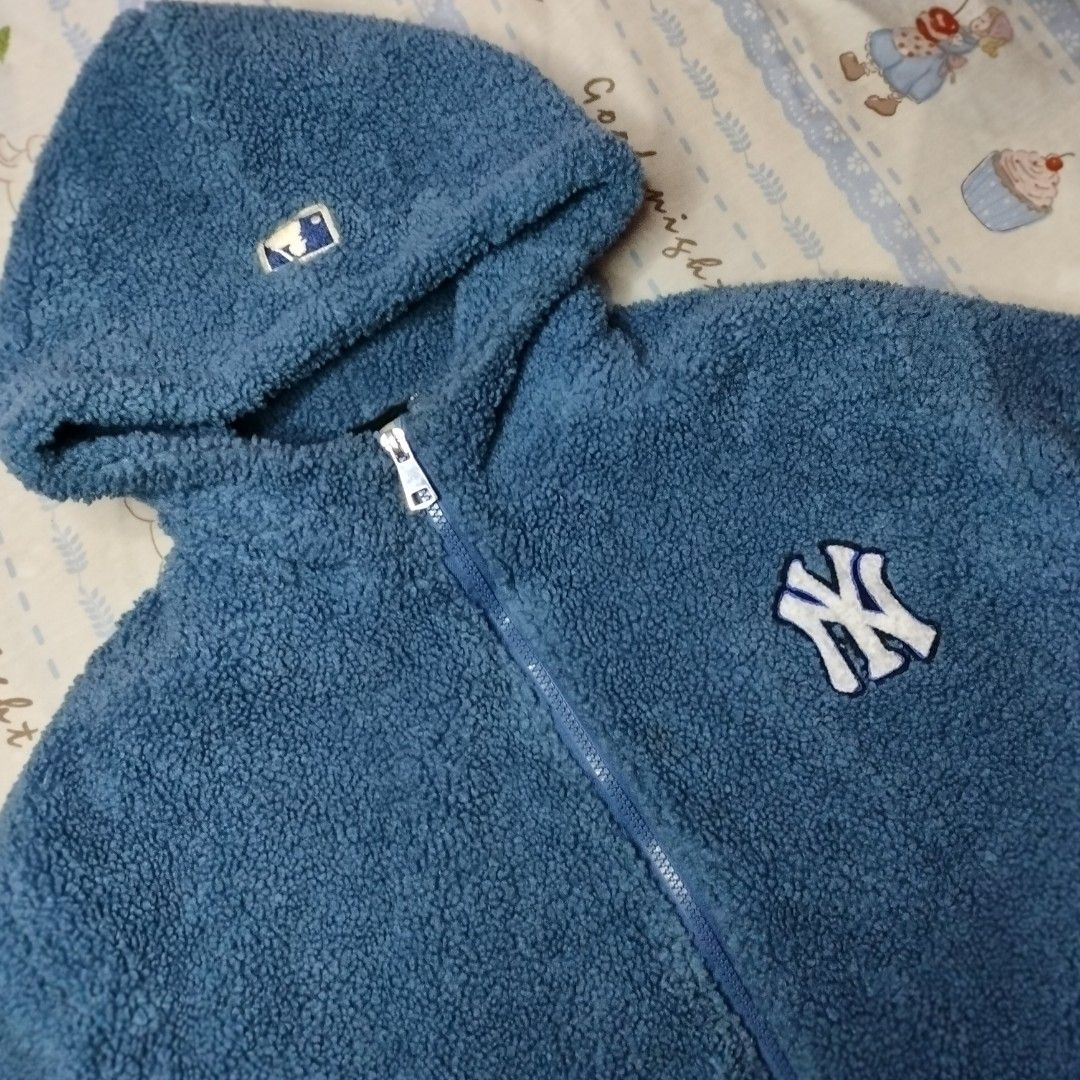 MLB Fur fleece (Category: Coats, Jackets and Outerwear) located in Baguio. Submitted by inufimtng (Listing ID 1460088548, Image 1). Description: Width: 24 Length: 26 No Issue Complete Tags Declared Authentic Open for trade (Baguio Loc only) Pm lang sa interested 🙌.