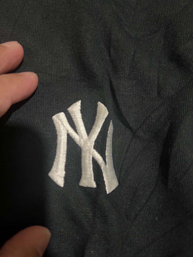 MLB Hoodie (Category: Coats, Jackets and Outerwear) located in Manila. Submitted by mylsph (Listing ID 1459944772, Image 3). Description: •MLB hoodie •Big NY backprint •Embroided NY sa harap •Good as new •Medium on Tag •Size: W-22 L-28 •Brand: MLB.