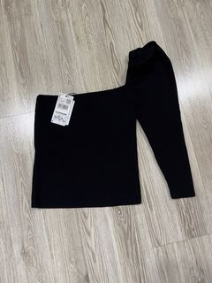 (Category: ) located in . Submitted by indulge_in_retail_therapy (Listing ID 1459926969, Image 1). Description: .